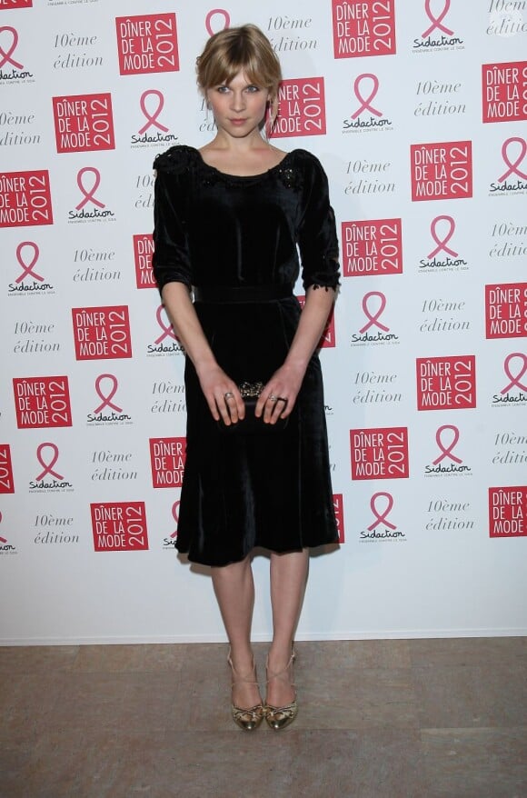 L'actrice Clémence Poésy, rayonnante lors du dixième Dîner De La Mode à Paris, le 26 janvier 2012.