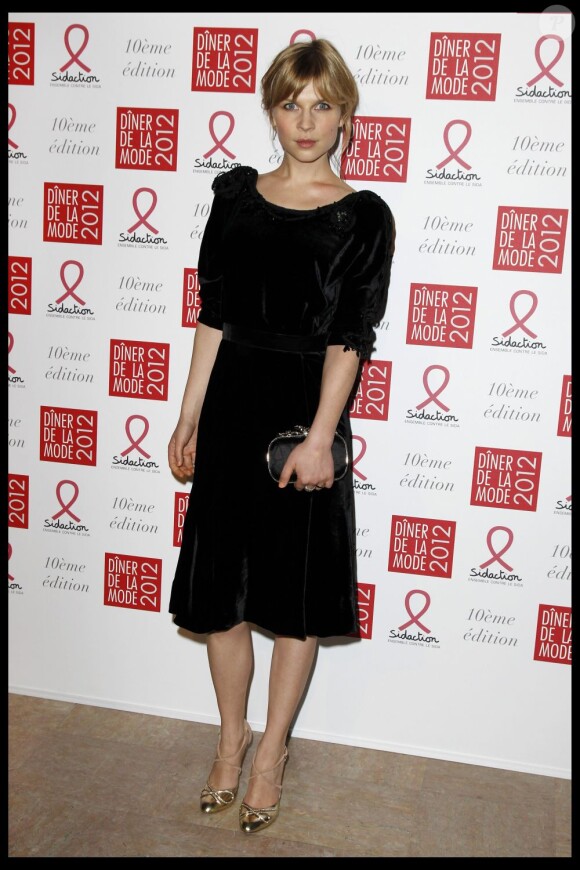 L'actrice Clémence Poésy, rayonnante en Nina Ricci lors du dixième Dîner De La Mode à Paris, le 26 janvier 2012.
