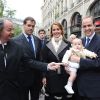Le prince Jean et la princesse Philomena d'Orléans (photo : avec leur fils le prince Gaston en mai 2010) ont accueilli le 28 janvier 2012 leur second enfant : la princesse Antoinette.