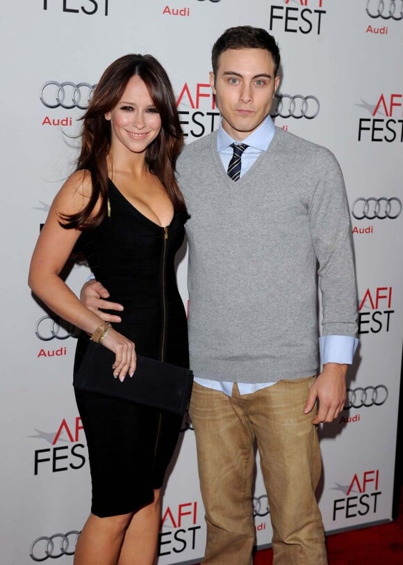 Jennifer Love Hewitt et son compagnon Jarod Einshohn à Los Angeles, le 3 novembre 2011.