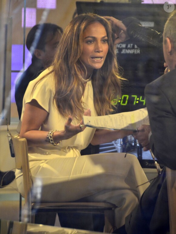 Jennifer Lopez en pleine discussion avec Matt Lauer sur le plateau du Today Show à New York, le 30 janvier 2012.