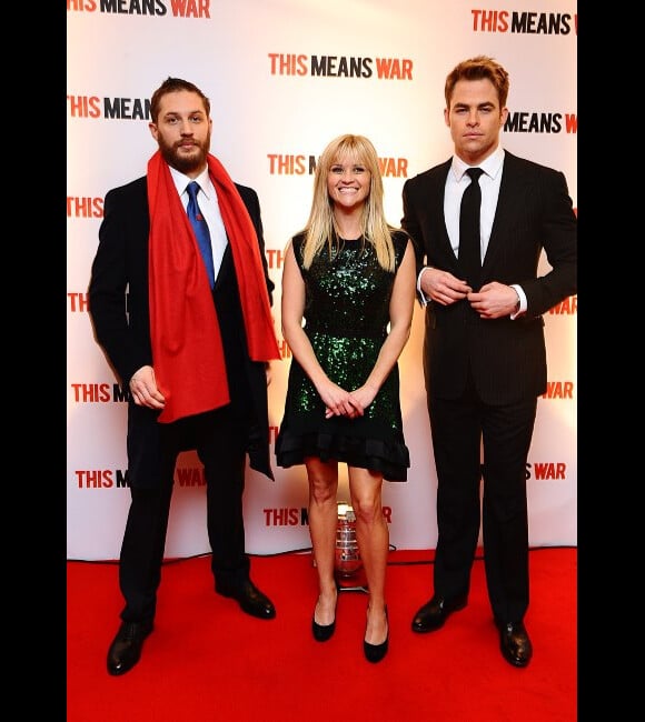 Tom Hardy, Reese Witherspoon et Chris Pine lors de l'avant-première du film Target à Londres le 30 janvier 2012