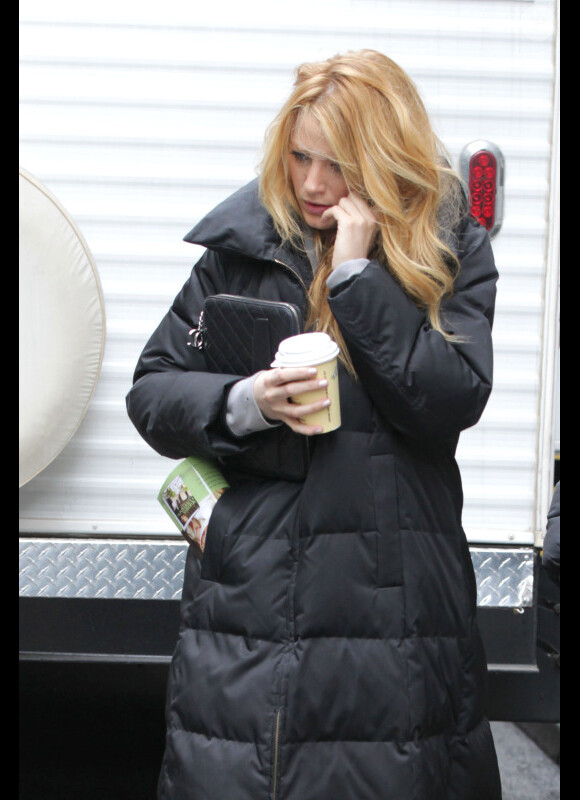 Blake Lively en pause sur le tournage de Gossip Girl à New York le 1er février 2012