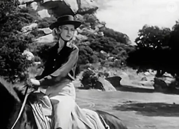 Le clip de la chanson Western Love de Mareva Galanter a été réalisé par Nicolas Perge à partir d'images des films Renegade Girl (1946) et Ramrodder (1969). Le clip a été censuré par Youtube, décision incomprise par la chanteuse.