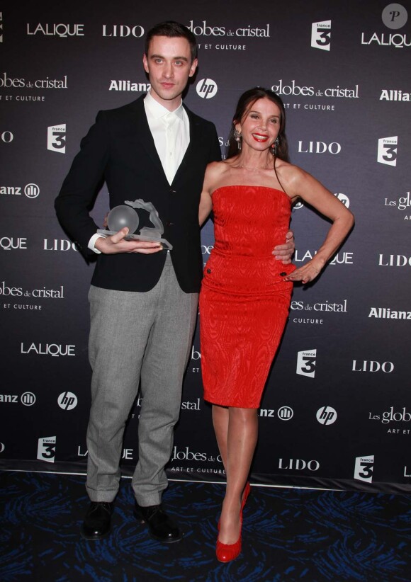 Victoria Abril et Guillaume Henry aux Globes de Cristal, au Lido, le 6 février 2012.