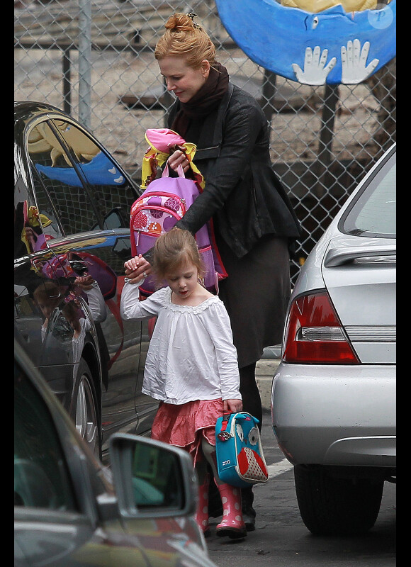 Nicole Kidman allant chercher sa fille Sunday Rose à la maternelle à Los Angeles le 7 février 2012