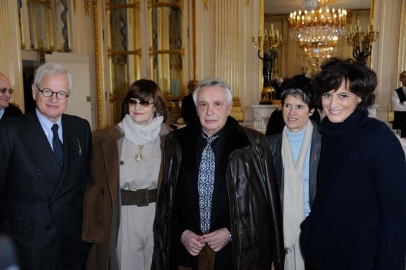 Bernard Fixot et son épouse Valérie-Anne Giscard d'Estaing, Michel Sardou et Anne-Marie Périer, Inès de la Fressange au ministère de la Culture, à Paris le 8 février 2012.