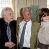 Jean-Marie Périer entouré de sa demi-soeur Anne-Marie et son mari Michel Sardou au ministère de la Culture, à Paris le 8 février 2012.