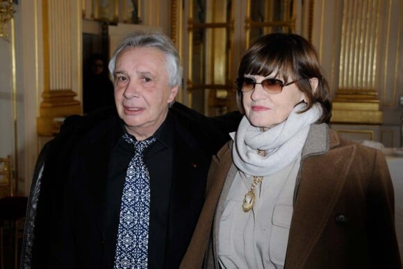 Michel Sardou et son épouse Anne-Marie Périer au ministère de la Culture, à Paris le 8 février 2012.