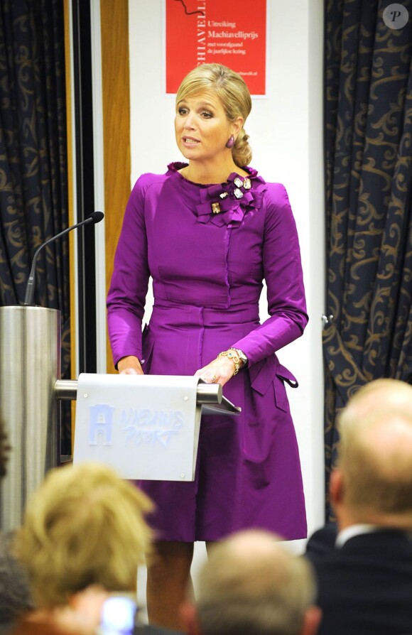 Avec beaucoup d'élégance et d'humilité, la princesse Maxima des Pays-Bas a reçu le 8 février 2012 à La Haye le Prix Machiavel, rappelant que ses accomplissements s'inscrivent dans le travail d'équipe de la famille royale.