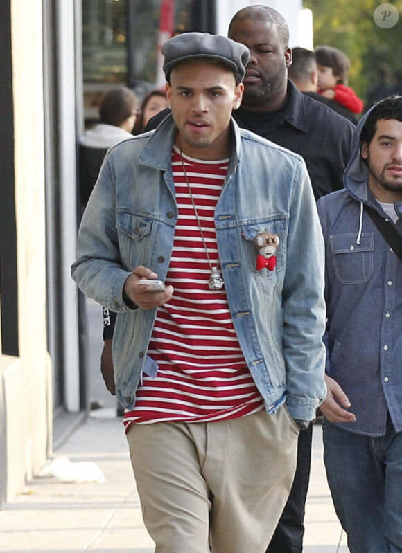 Chris Brown dans les rues de Los Angeles en décembre 2011