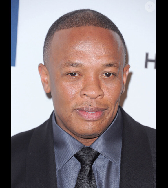 Dr. Dre pose sur le tapis rouge, lors de la soirée des Pre-Grammy, le samedi 11 février 2012 à Los Angeles.