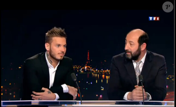M. Pokora et Kad Merad sur le plateau du 20 heures de TF1, présenté par Claire Chazal, le 12 février 2012