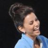 Eva Longoria, sublime et souriante, sur le tournage de la dernière saison de Desperate Housewives. Elle partage un bon moment avec son partennaire Ricardo Chavira à Los Angeles le 13 février 2012