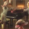 Anaïs incarne à la fois Mistinguett et Tina Turner pour un duo rêvé qui fait se rencontrer les époques et les idoles féminines : Danseuse privée. Une belle illustration du projet à la fois nostalgique et très actuel de son troisième album, A l'eau de Javel.