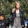 Heidi Klum a choisi d'enlever son alliance... Ici, lors d'une balade avec ses enfants à Los Angeles le 18 février 2012