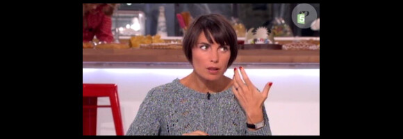 Alessandra Sublet plaisante sur sa nouvelle coupe de cheveux dans C à vous sur France 5 le lundi 9 janvier 2012