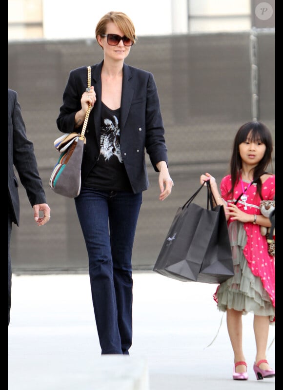 Laeticia Hallyday et sa fille Jade, très complices pour une journée shopping à Beverly Hills le 21 février 2012