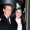 Carla Bruni et Nicolas Sarkozy arrivent dans les locaux de TF1 où le président annoncera sa candidature sur le plateau du JT, le 15 février 2012.