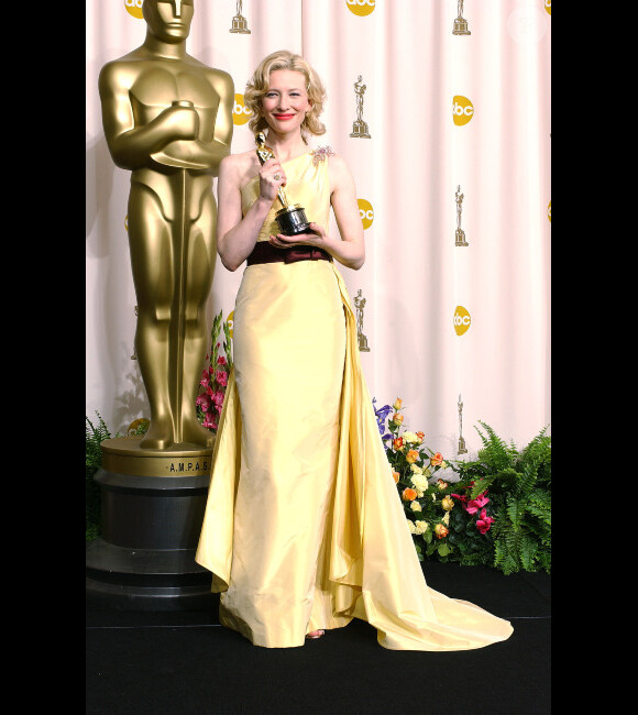 Cate Blanchett, Oscar de la meilleure actrice dans un second rôle, en février 2005 à Los Angeles.
