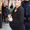 La princesse Victoria à l'hôpital Karolinska fin janvier 2012.
Moins de neuf heures après avoir donné naissance à son premier enfant, une petite princesse née le 23 février 2012 à 4h26, la princesse Victoria de Suède quittait la maternité de l'hôpital Karolinska de Stockholm avec son mari le prince Daniel pour rentrer au Palais Haga.