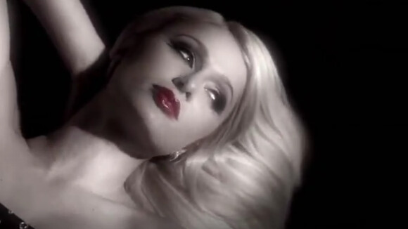 Paris Hilton : Oh ! My ! God ! Elle s'est remise à chanter... Voici "Drunk Text"