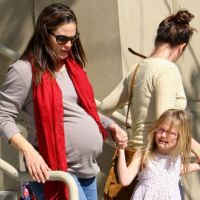 Jennifer Garner enceinte : Violet et Seraphina prennent soin de leur maman