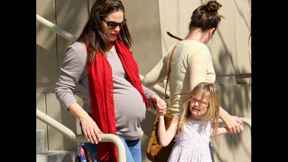 Jennifer Garner enceinte : Violet et Seraphina prennent soin de leur maman