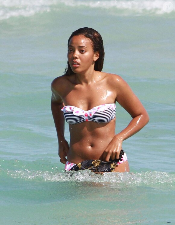 Angela Simmons en vacances à Miami, le 23 février 2012.