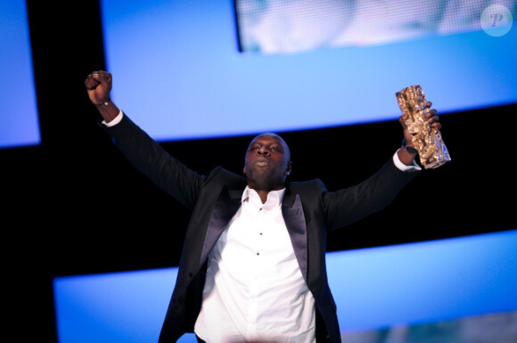 Omar Sy lors des César 2012 le 24 février : il reçoit le prix du meilleur acteur pour son interprétation dans Intouchables