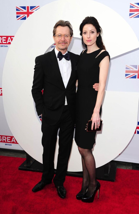 Gary Oldman et sa femme Alexandra Edenborough lors de la soirée pré-Oscars du consulat britannique à Los Angeles, le 24 février 2012.