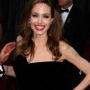 Angelina Jolie, sexy mais particulièrement maigre à la cérémonie des Oscars, le 26 février 2012.