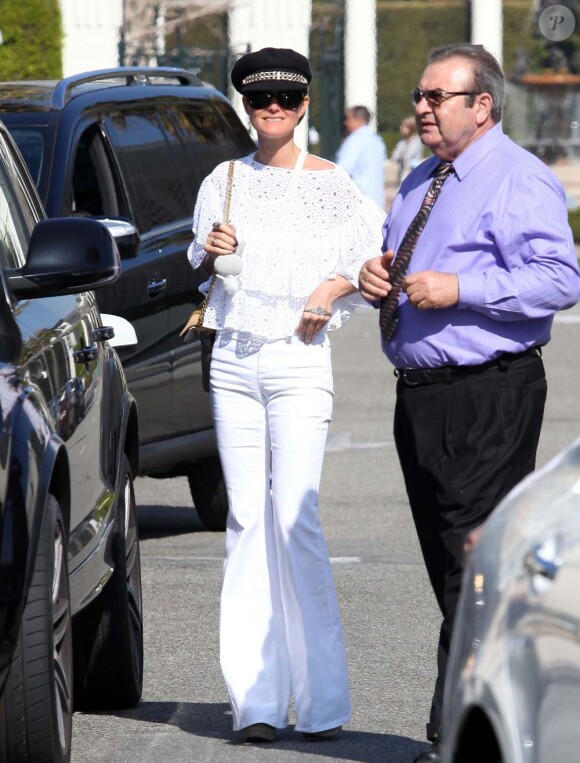 Laeticia Hallyday dans les rues de Beverly Hills, le 24 février 2012.