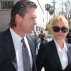 Nicollette Sheridan et son avocat se rendent au procès contre le scénariste Marc Cherry, à Los Angeles, le 1er mars 2012