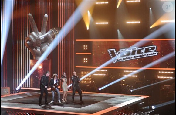 Les quatre coachs de The Voice, Jenifer, Garou, Florent Pagny et Louis  Bertignac chantent Rolling in the Deep dans The Voice, samedi 25 février  sur TF1