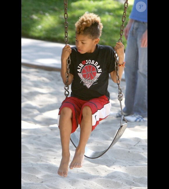 Henry, le fils aîné d'Heidi Klum et de Seal, dans un parc de Los Angeles, le 3 mars 2012.