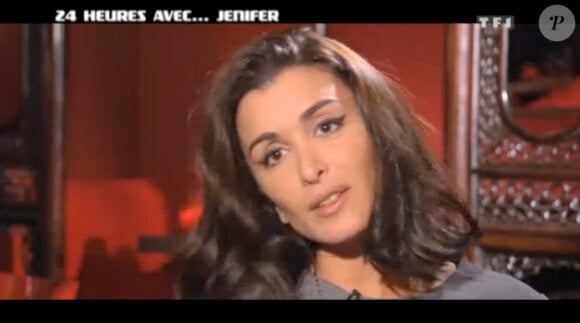 Jenifer se confie pour la vidéo 24 heures dans la vie de Jenifer, chanteuse et coach exceptionnelle pour The Voice (TF1)