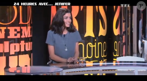 Jenifer en interview dans la vidéo 24 heures dans la vie de Jenifer, chanteuse et coach exceptionnelle pour The Voice (TF1)