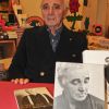 Charles Aznavour signe son livre à Paris, le 16 décembre 2011.