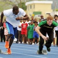 Le prince Harry, vif comme l'Eclair en Jamaïque, laisse Usain Bolt sur place