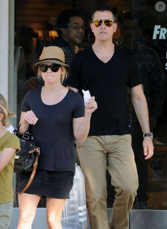 Reese Witherspoon et son époux à Los Angeles avec une tenue ample