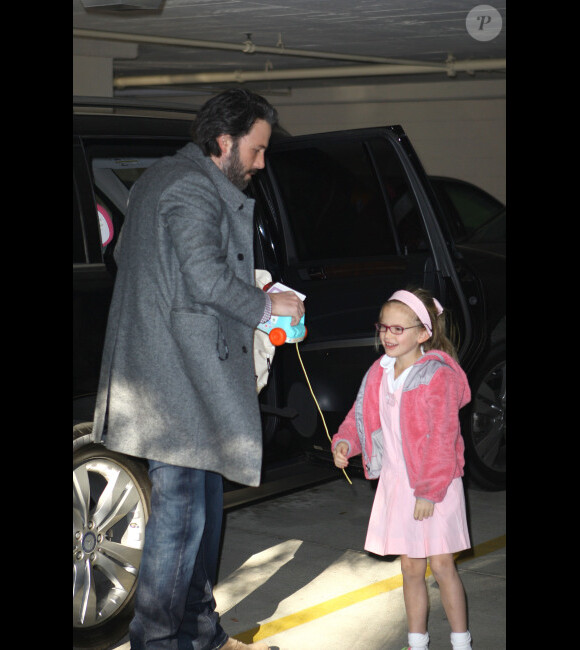 Ben Affleck emmène sa fille Violet à l'école, le 8 mars 2012 à Los Angeles