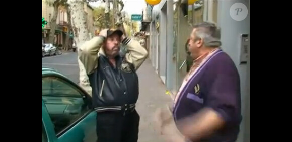 Eric Bouard (Les Musclés) dans le clip Le Loto.