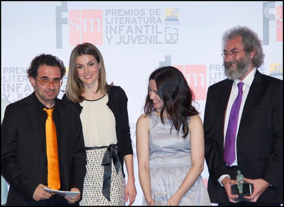 Letizia d'Espagne au palais royal de Correos, à Madrid, le 13 mars 2012, pour la remise de prix de littérature jeunesse.