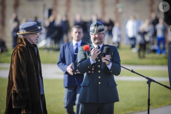 La reine Margrethe II de Danemark à Livsgarden le 14 mars 2012 pour la parade des gardes royaux.