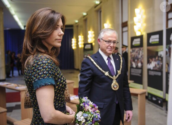 La princesse Mary de Danemark à la mairie de Frederiksberg le 13 mars 2012 pour un projet d'aide aux réfugiés.