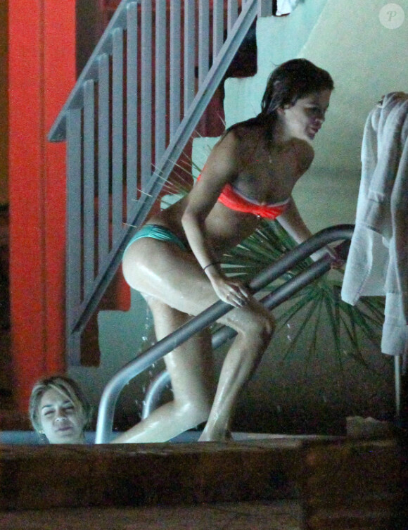Selena Gomez, craquante, lors du tournage du film Spring Breakers le 14 mars 2012 à St Petersburg en Floride 