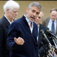 George Clooney après avoir été relâché à Washington le 16 mars 2012, a tenu un point presse 