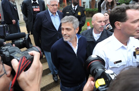 George Clooney arrêté à Washington le 16 mars 2012 après avoir manifesté devant l'ambassade du Soudan
