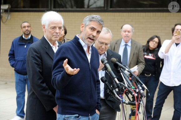 George Clooney après avoir été relâché à Washington le 16 mars 2012, a tenu un point presse